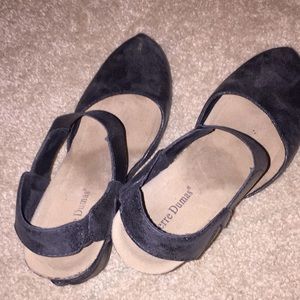 Pierre dumas black strappy wedges